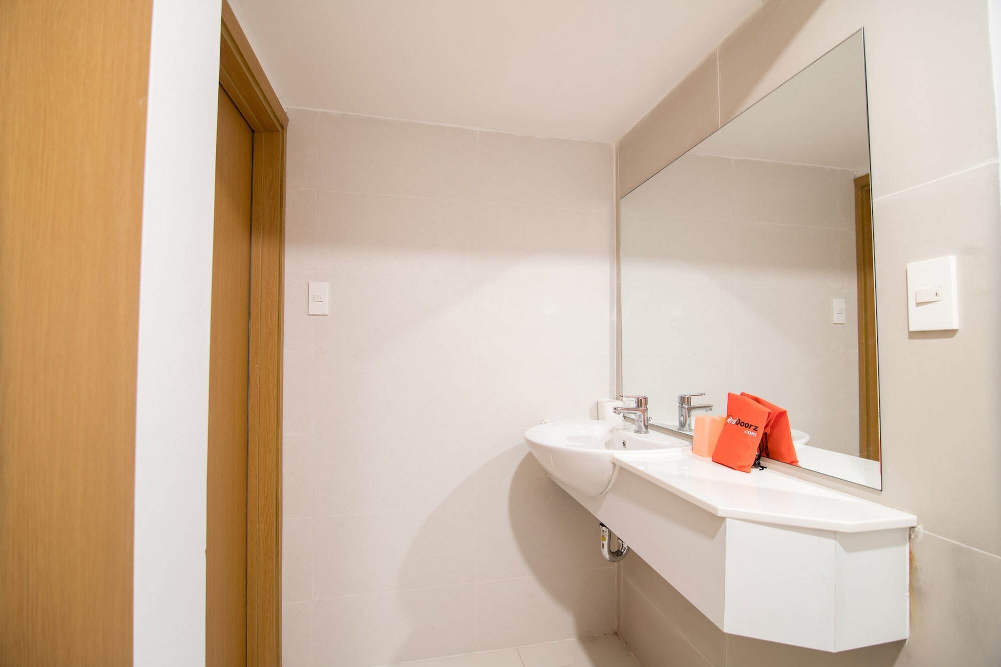 Reddoorz Plus Near Secc D7 TP. Hồ Chí Minh Ngoại thất bức ảnh